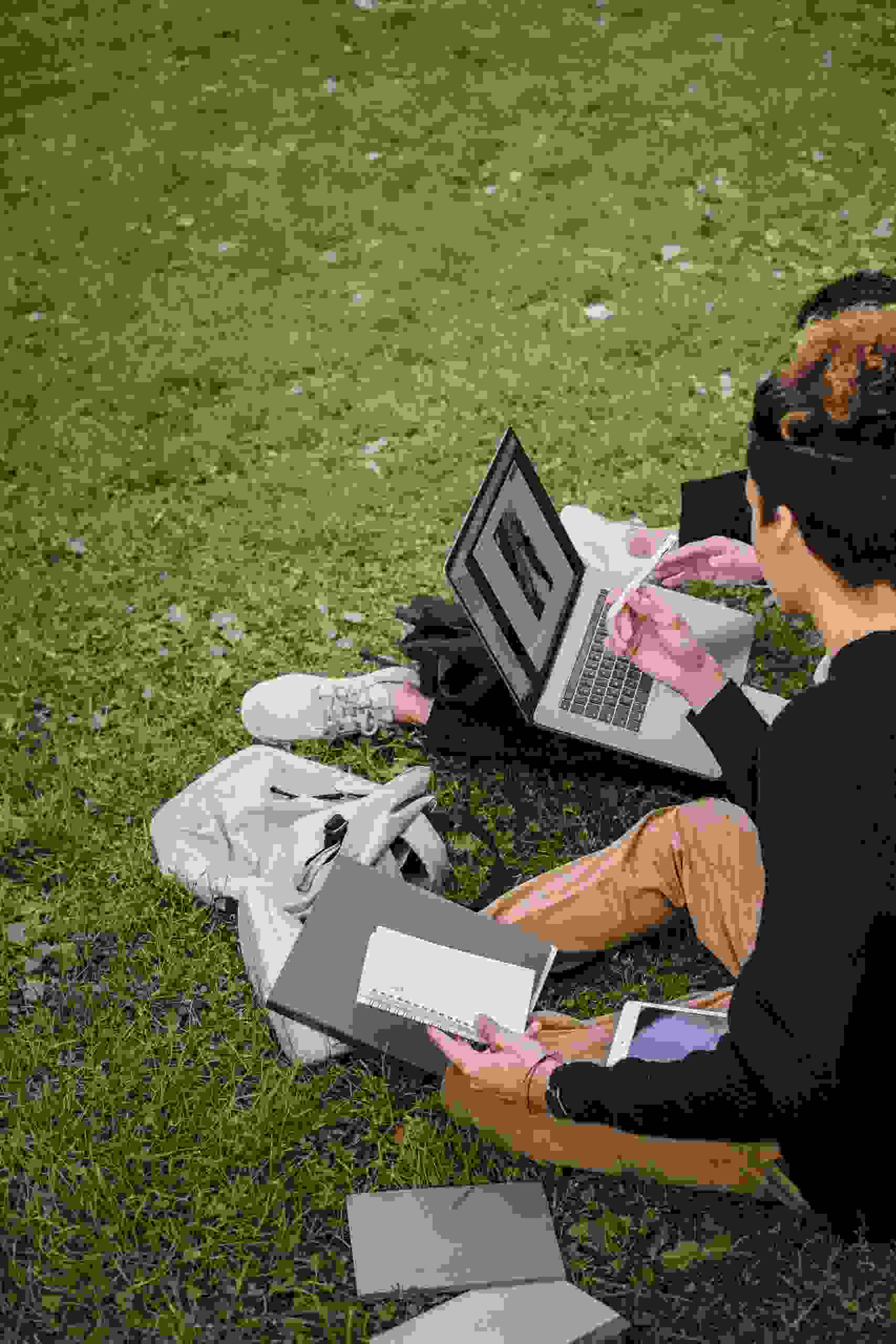 College students studying outdoors with laptops and notebooks while researching Student Refinance options, learning How to Refinance Private Student Loans, comparing Student Loan Rates Refinance programs, asking How can I Refinance My Student Loans, and reviewing FAFSA student loans information.